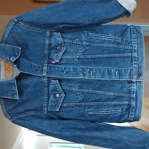 Gender neutral..Levi's Trucker Jacket